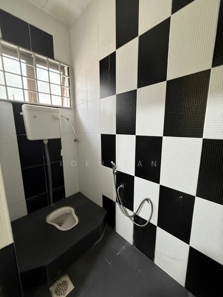2-storey Terraced House for Sale in Taman Desa Cemerlang (Ulu Tiram) - Iden Tan - Bathroom - PropertyGuru.com.my