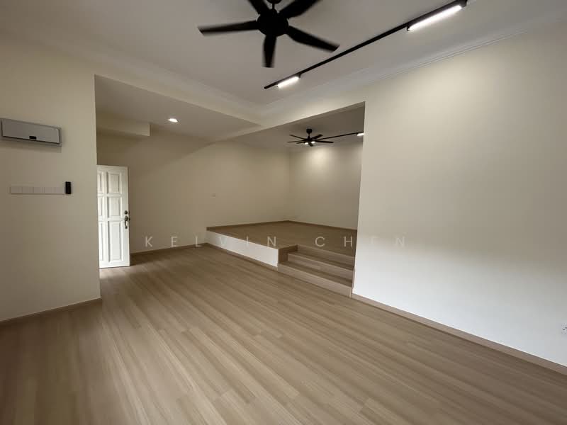 Taman Prima Tropika untuk Untuk Dijual - RM 799,000, Mac 2026 - Living Room - PropertyGuru.com.my