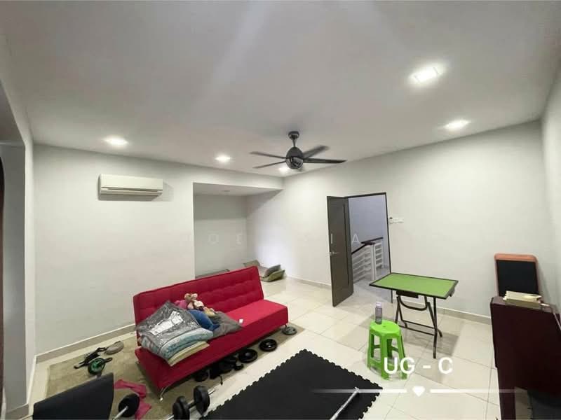 2.5-storey Terraced House for Sale in Klang (Selangor) - Joel Sia - Living Room - PropertyGuru.com.my