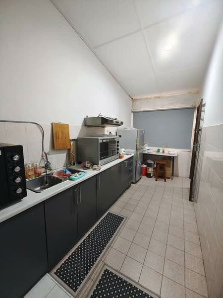 1.5-storey Terraced House for Sale in Taman Pelangi Indah (Ulu Tiram) - Iden Tan - Kitchen - PropertyGuru.com.my