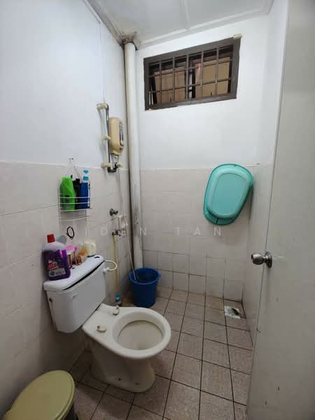 1.5-storey Terraced House for Sale in Taman Pelangi Indah (Ulu Tiram) - Iden Tan - Bathroom - PropertyGuru.com.my
