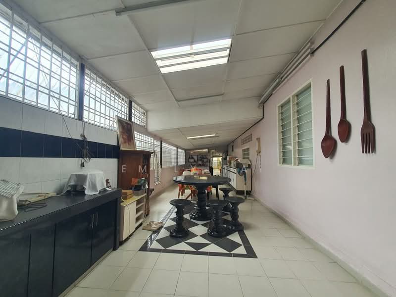 Seksyen 4 untuk Untuk Dijual - RM 2,300,000, Mac 2026 - Kitchen - PropertyGuru.com.my