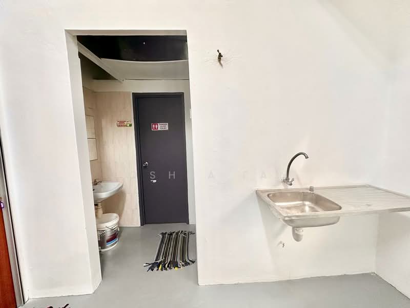 Shop for Rent in Taman Puncak Jalil (Seri Kembangan) - Joshua Fan - Bathroom - PropertyGuru.com.my