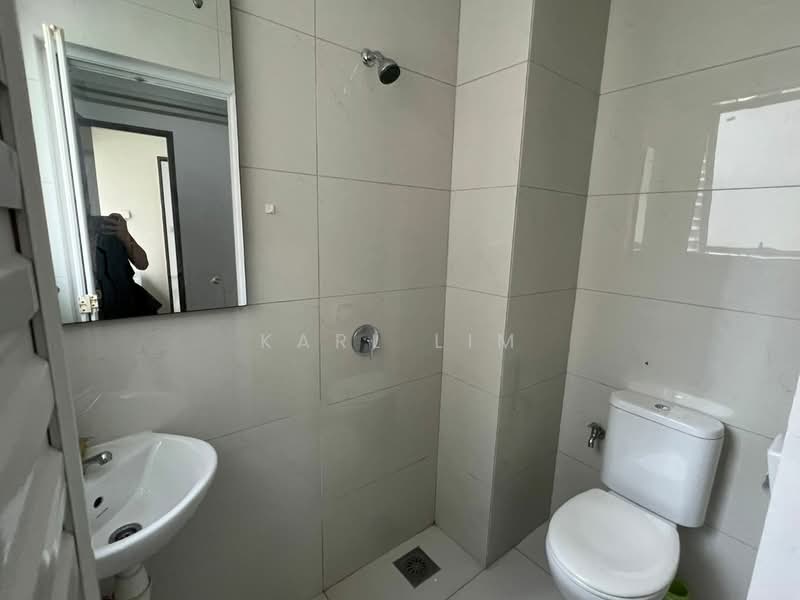 Condominium for Rent at Lovell @ Country Garden Danga Bay - Karl Lim - Bathroom - PropertyGuru.com.my