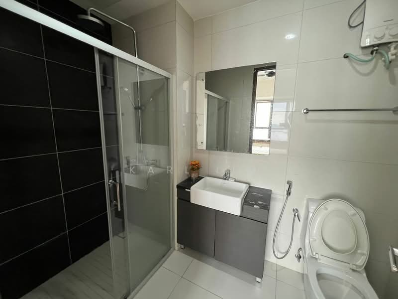 Condominium for Rent at Lovell @ Country Garden Danga Bay - Karl Lim - Bathroom - PropertyGuru.com.my