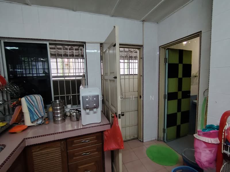 2-storey Terraced House for Sale in Jalan Klang Lama (Old Klang Road) (Kuala Lumpur) - Ping Chin - Kitchen - PropertyGuru.com.my