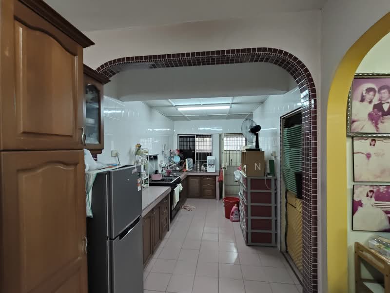 2-storey Terraced House for Sale in Jalan Klang Lama (Old Klang Road) (Kuala Lumpur) - Ping Chin - Kitchen - PropertyGuru.com.my