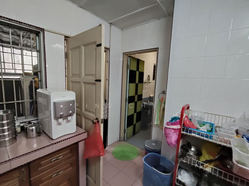 2-storey Terraced House for Sale in Jalan Klang Lama (Old Klang Road) (Kuala Lumpur) - Ping Chin - Kitchen - PropertyGuru.com.my
