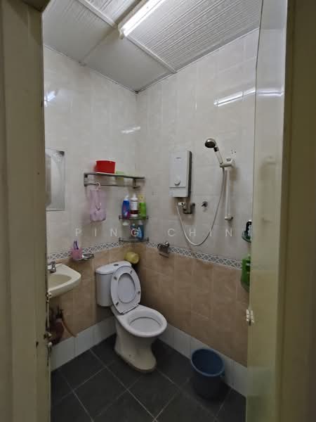 2-storey Terraced House for Sale in Jalan Klang Lama (Old Klang Road) (Kuala Lumpur) - Ping Chin - Bathroom - PropertyGuru.com.my