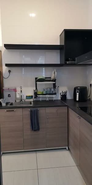 Kondominium untuk Disewa di Queens Residences Q1 @ Queens Waterfront - Jayden Yeap - Kitchen - PropertyGuru.com.my