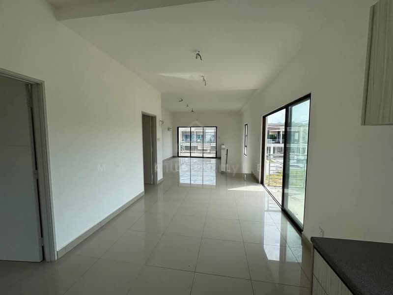 Townhouse for Sale in Bandar Tasik Kesuma (Beranang) - Marcus Liew - Living Room - PropertyGuru.com.my