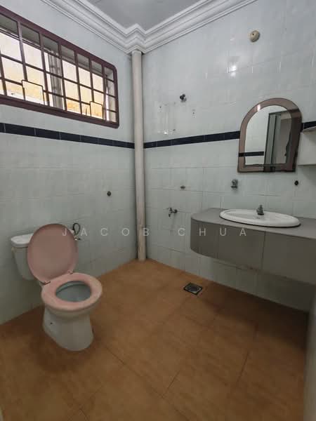 2-storey Terraced House for Sale in Taman Universiti (Skudai) - Jacob Chua - Bathroom - PropertyGuru.com.my