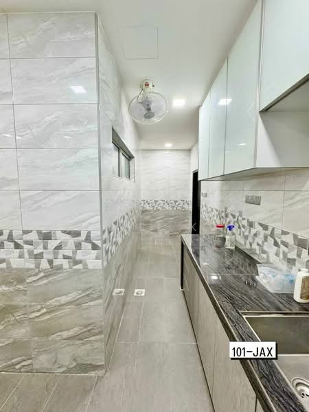 RM730k! 20x65ft! 4R3B! Fully Renovated & Kitchen Extended Bandar Botanic Klang 2 Sty Terrace House untuk Untuk Dijual - RM 730,000, Apr 2026 - Kitchen - PropertyGuru.com.my