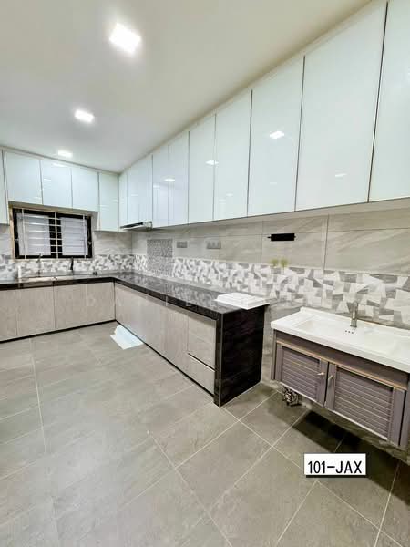 RM730k! 20x65ft! 4R3B! Fully Renovated & Kitchen Extended Bandar Botanic Klang 2 Sty Terrace House untuk Untuk Dijual - RM 730,000, Apr 2026 - Kitchen - PropertyGuru.com.my
