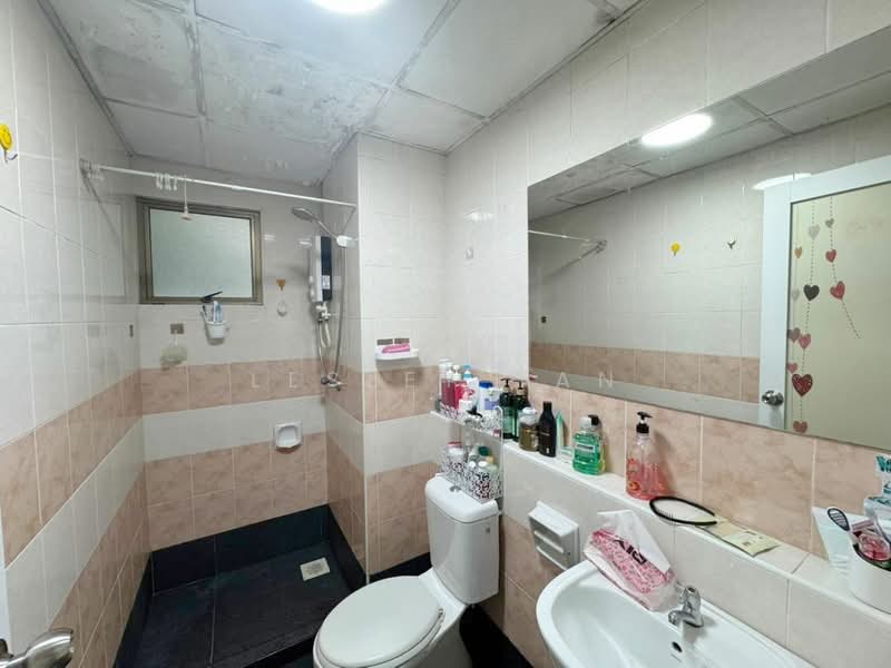 Danga View Apartment untuk Untuk Dijual - RM 388,000, Mac 2026 - Bathroom - PropertyGuru.com.my