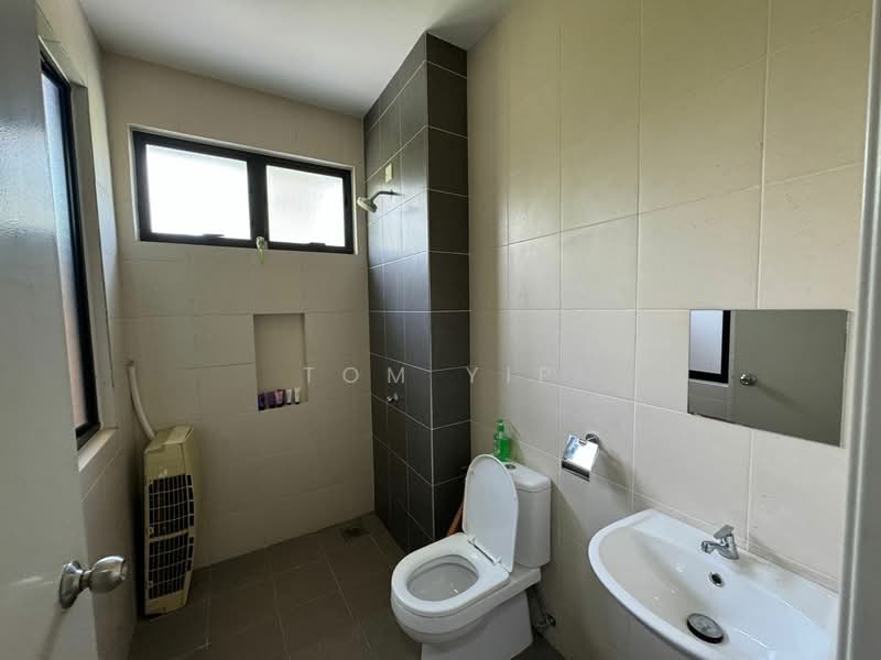 Anggun 3 @ Rawang New Town Centre untuk Untuk Dijual - RM 658,000, Mac 2026 - Bathroom - PropertyGuru.com.my