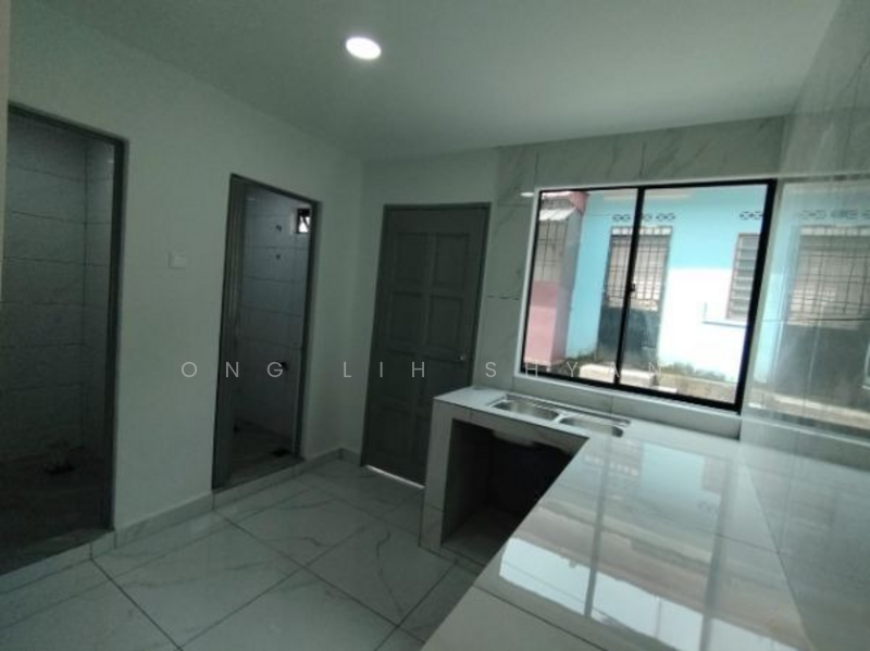 2-storey Terraced House for Sale in Taman Mawar (Kulai) - Ong Lih Shyan - Kitchen - PropertyGuru.com.my