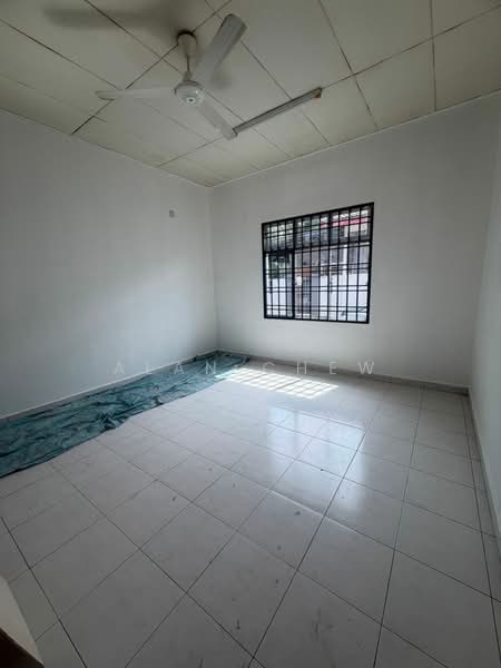 1-storey Terraced House for Sale in Taman Bestari Indah (Ulu Tiram) - Alan Chew - Interior - PropertyGuru.com.my