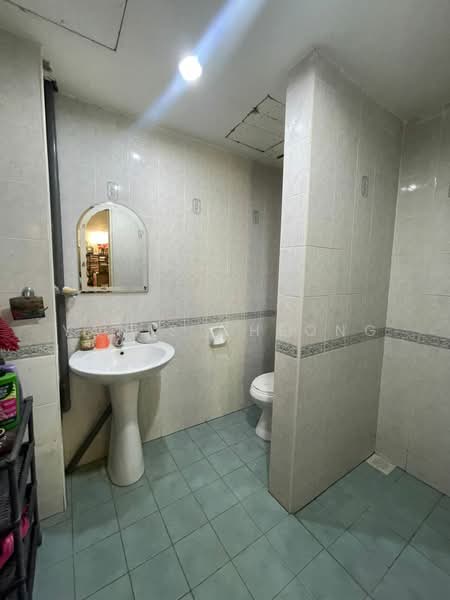 3-storey Terraced House for Sale in Jalan Ipoh (Kuala Lumpur) - Yanis Cheong - Bathroom - PropertyGuru.com.my