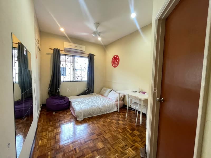 3-storey Terraced House for Sale in Jalan Ipoh (Kuala Lumpur) - Yanis Cheong - Bedroom - PropertyGuru.com.my