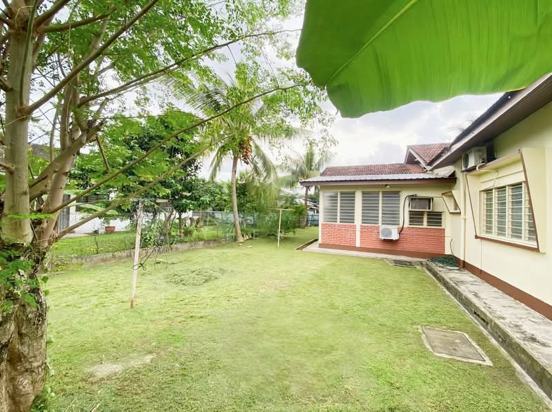 Commercial Bungalow for Rent in Seksyen 8 (Petaling Jaya) - Esther Tan - Exterior - PropertyGuru.com.my