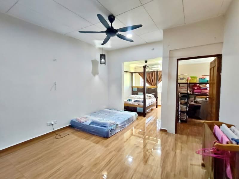 2-storey Terraced House for Sale in Taman Bukit Utama (Ulu Kelang) - M.J Zairin - Bedroom - PropertyGuru.com.my