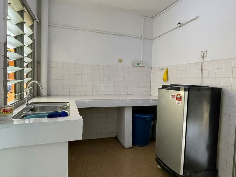Desa Pandan Flat untuk Untuk Dijual - RM 268,000, Mac 2026 - Kitchen - PropertyGuru.com.my