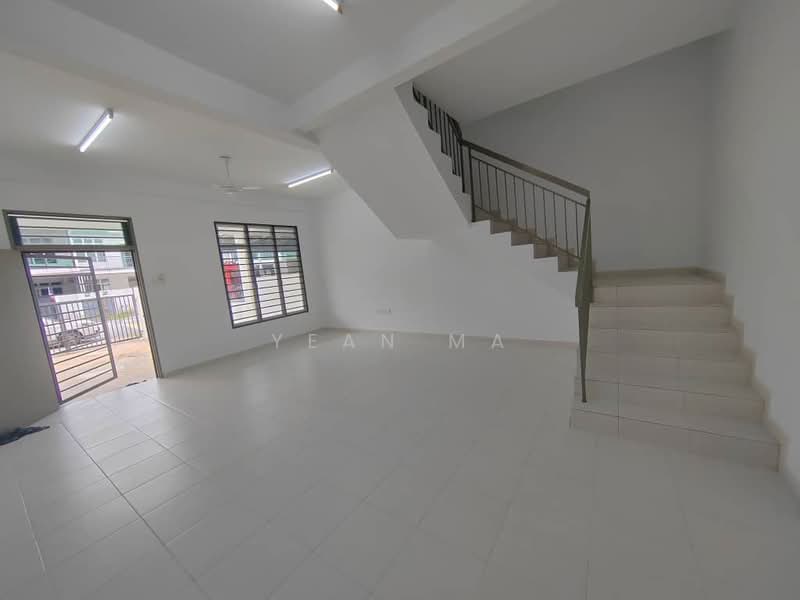 SCIENTEX KUNDANG JAYA (ORCHID 2) untuk Untuk Disewa - RM 1,400 /bulan, Mac 2026 - Living Room - PropertyGuru.com.my