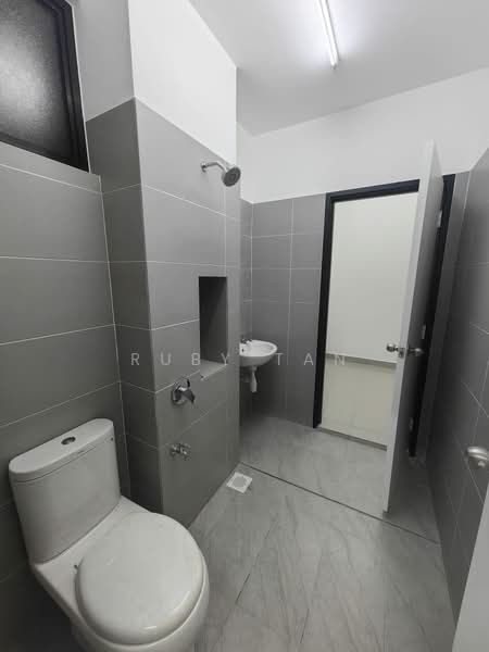 Taman Sri Pulai Perdana untuk Untuk Dijual - RM 718,000, Mac 2026 - Bathroom - PropertyGuru.com.my