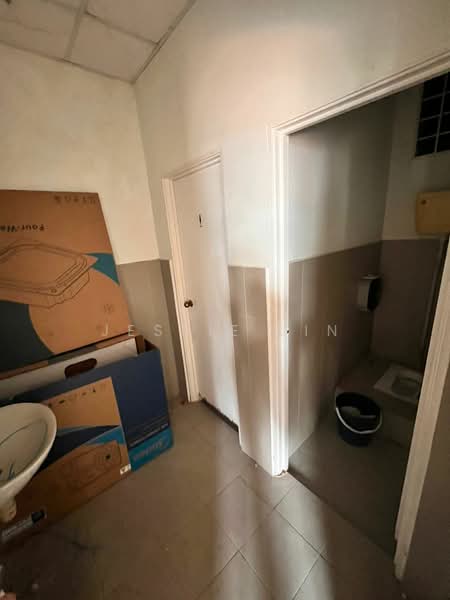 Shop / Office for Rent in Usj 10 (Subang Jaya) - Jessie Lin - Bathroom - PropertyGuru.com.my