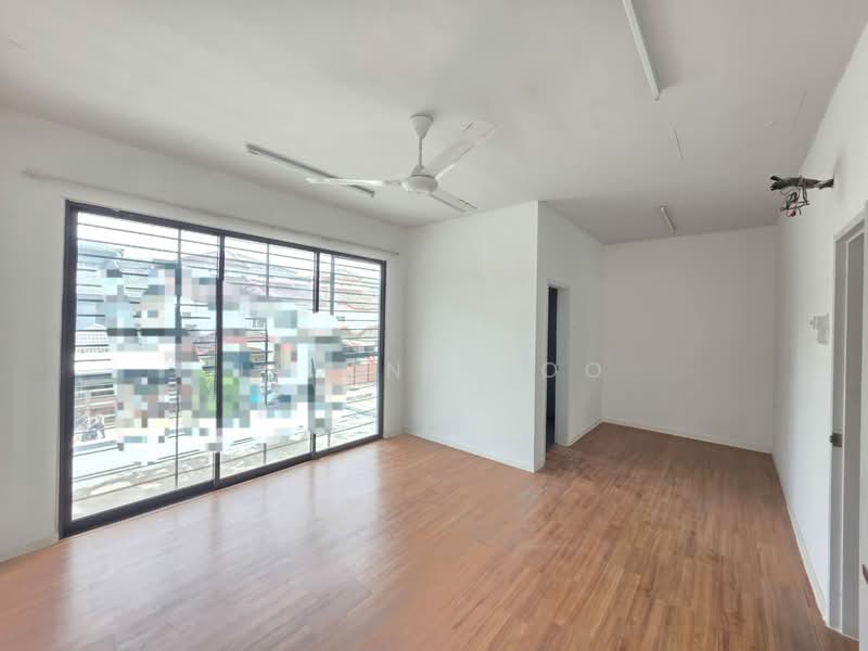 Rumah Teres 2 Tingkat untuk Dijual di Bandar Country Homes (Rawang) - Levin Khoo - Living Room - PropertyGuru.com.my