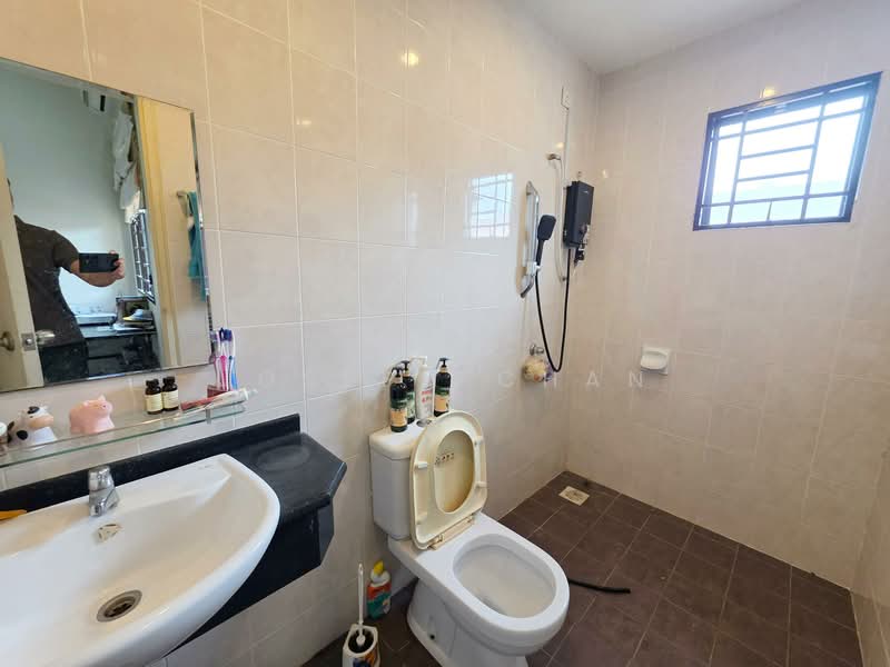 2-storey Terraced House for Sale in Cahaya Spk (Shah Alam) - Joseph Chan - Bathroom - PropertyGuru.com.my