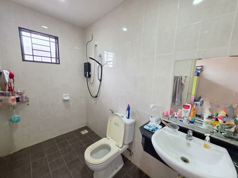 2-storey Terraced House for Sale in Cahaya Spk (Shah Alam) - Joseph Chan - Bathroom - PropertyGuru.com.my