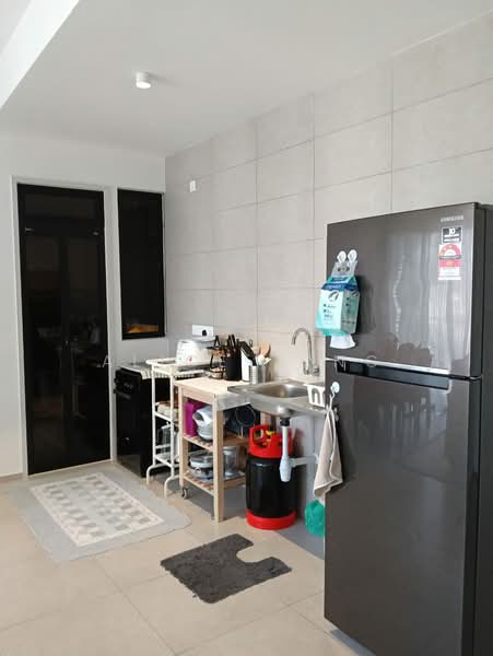 Condominium for Rent at EdgeWood Residences @ SkySanctuary - Alice Tong - Kitchen - PropertyGuru.com.my