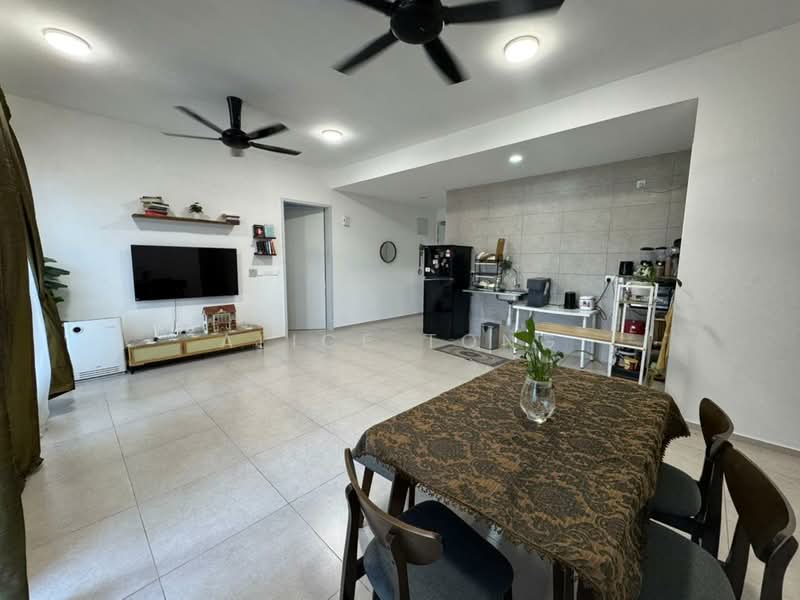 Condominium for Rent at EdgeWood Residences @ SkySanctuary - Alice Tong - Living Room - PropertyGuru.com.my