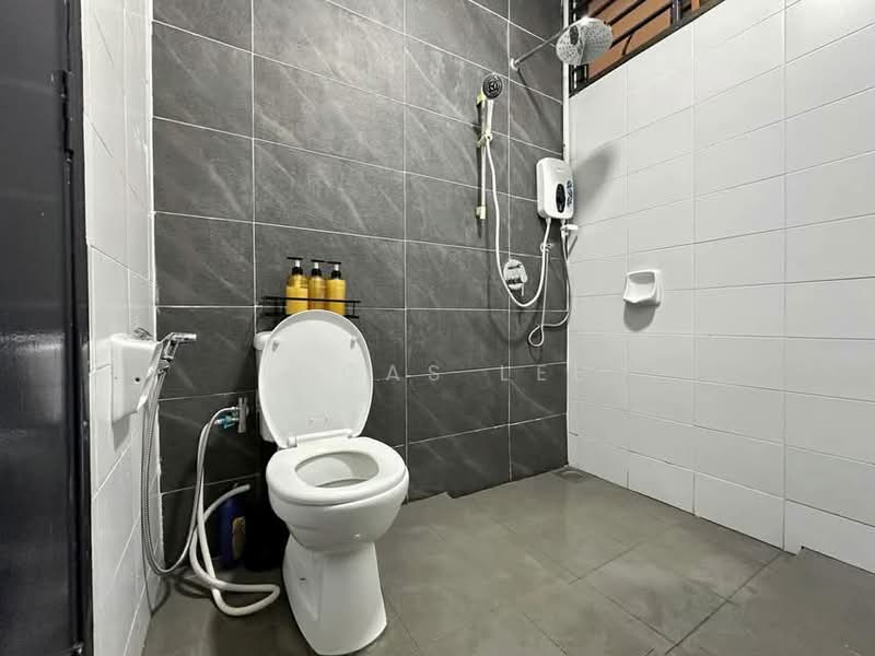 Service Residence for Rent at Palazio - Lucas Lee - Bathroom - PropertyGuru.com.my