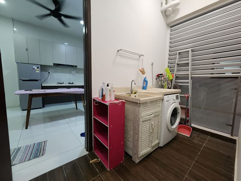 Royal Strand @ Country Garden Danga Bay untuk Untuk Disewa - RM 2,800 /bulan, Apr 2026 - Kitchen - PropertyGuru.com.my