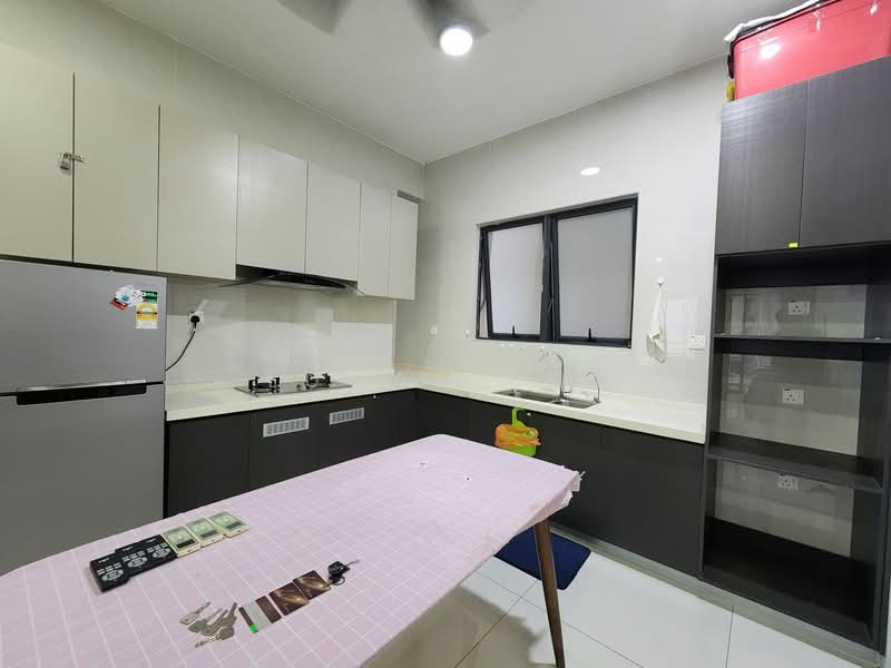 Royal Strand @ Country Garden Danga Bay untuk Untuk Disewa - RM 2,800 /bulan, Apr 2026 - Kitchen - PropertyGuru.com.my