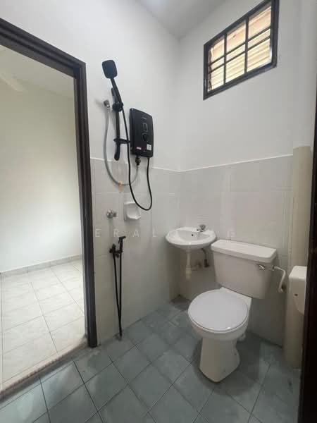 Taman Mutiara Rini untuk Untuk Disewa - RM 2,100 /bulan, Mac 2026 - Bathroom - PropertyGuru.com.my