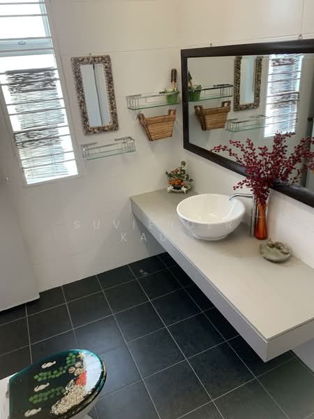 Taman Putra Prima untuk Untuk Dijual - RM 950,000, Mac 2026 - Bathroom - PropertyGuru.com.my