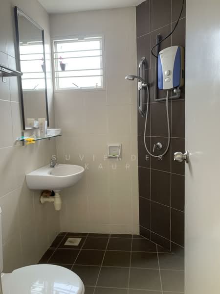 Taman Putra Prima untuk Untuk Dijual - RM 950,000, Mac 2026 - Bathroom - PropertyGuru.com.my