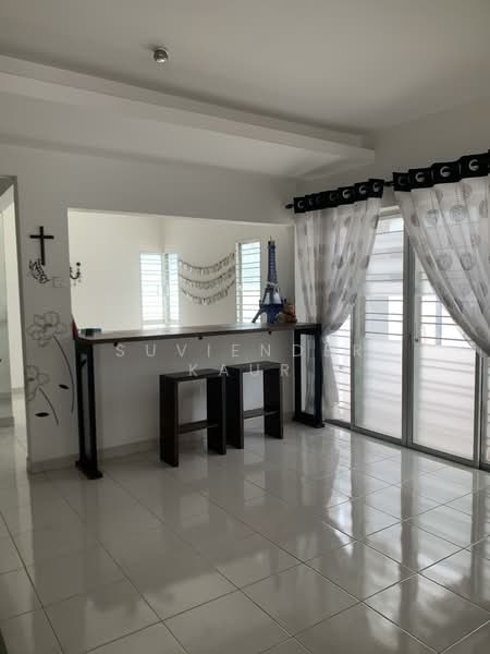 Taman Putra Prima untuk Untuk Dijual - RM 950,000, Mac 2026 - Living Room - PropertyGuru.com.my