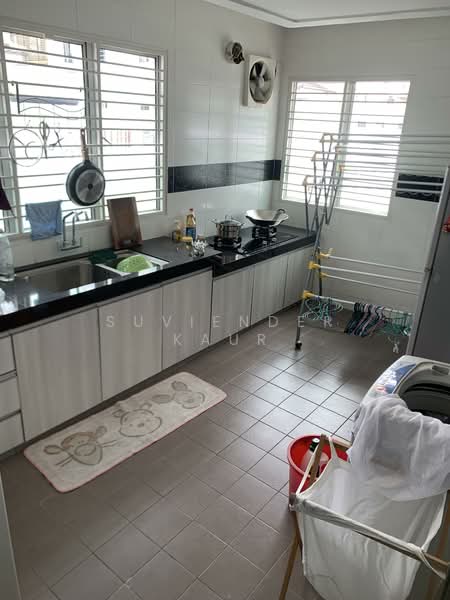 Taman Putra Prima untuk Untuk Dijual - RM 950,000, Mac 2026 - Kitchen - PropertyGuru.com.my