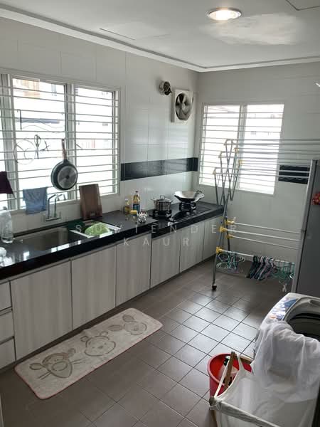 Taman Putra Prima untuk Untuk Dijual - RM 950,000, Mac 2026 - Kitchen - PropertyGuru.com.my