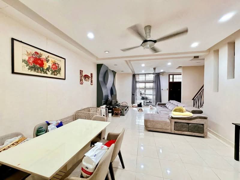 2-storey Terraced House for Sale in Taman Mount Austin (Tebrau) - Coco Feng Lily - Living Room - PropertyGuru.com.my