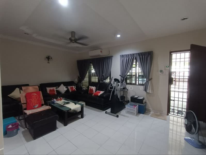 2-storey Terraced House for Sale in Station 18 (Ipoh) - Jerry Chow - Living Room - PropertyGuru.com.my