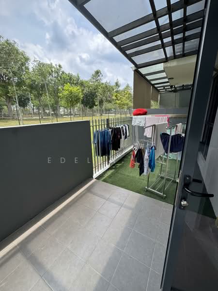 2-storey Terraced House for Sale in Telok Panglima Garang (Selangor) - Edelin Lim - Balcony - PropertyGuru.com.my