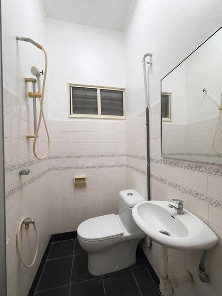 Rumah Teres untuk Dijual di Usj 12 (Subang Jaya) - Tyson Gan - Bathroom - PropertyGuru.com.my