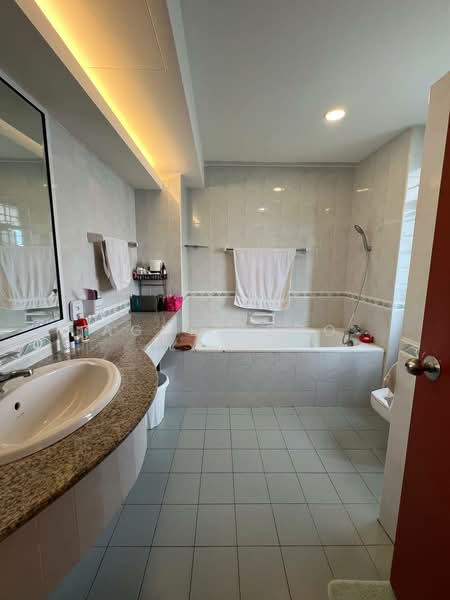 Condominium for Sale at The Straits View Condominium - Agnes Boo - Bathroom - PropertyGuru.com.my