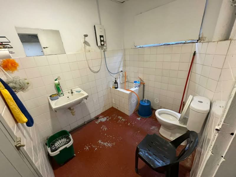 Shop for Rent in Petaling Jaya (Selangor) - May Liong - Bathroom - PropertyGuru.com.my